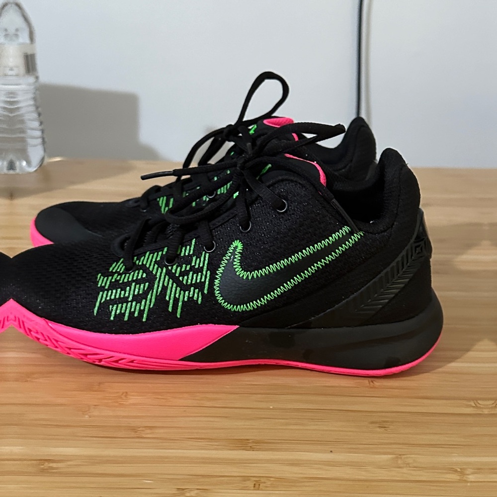 Kyrie Flytrap 2 Hyper pink